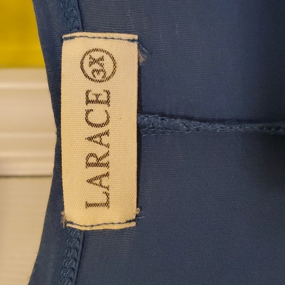 Nice tunic top - Picture 2 of 5